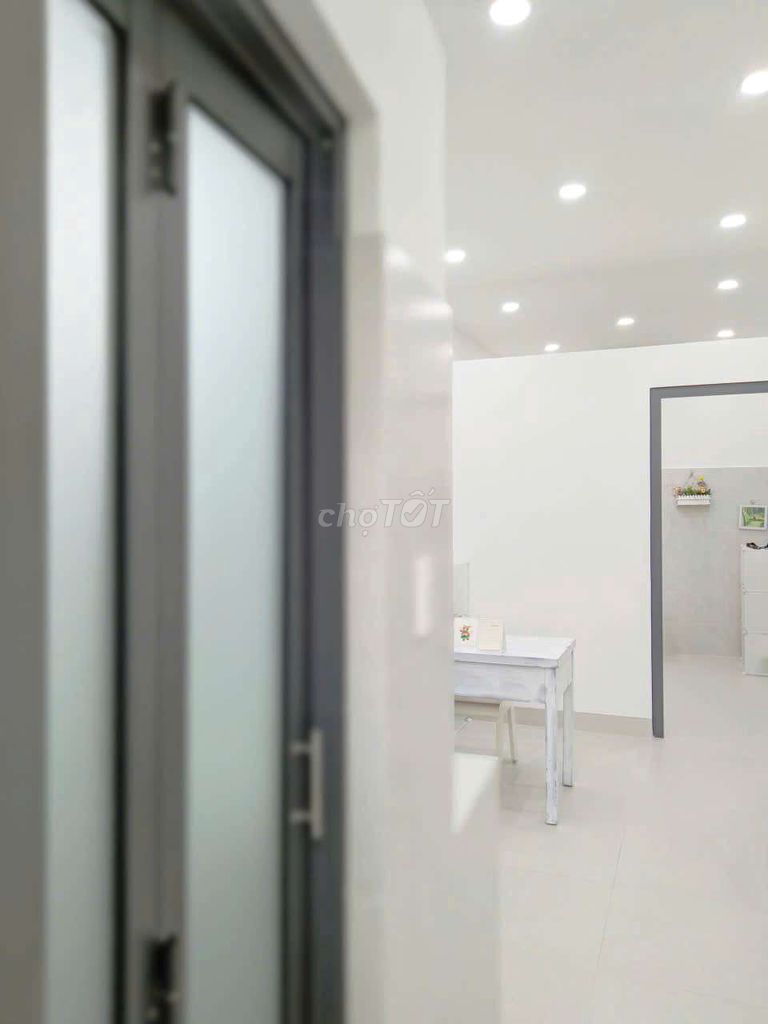 The two bedrooms, two, three-one-million-million-pack bathrooms, four-four-four-four-four-four-two-Q-Phuh-five.