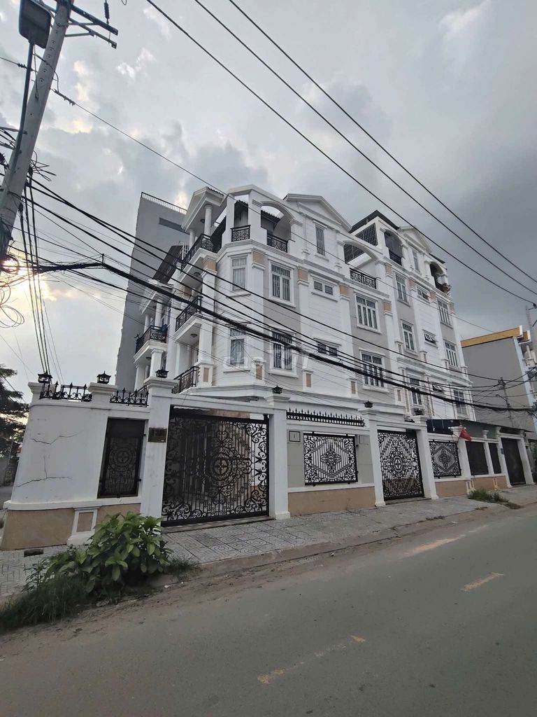 angle two, front-side, broad-line số 10 street.