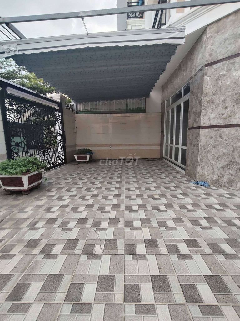 angle two, front-side, broad-line số 10 street.