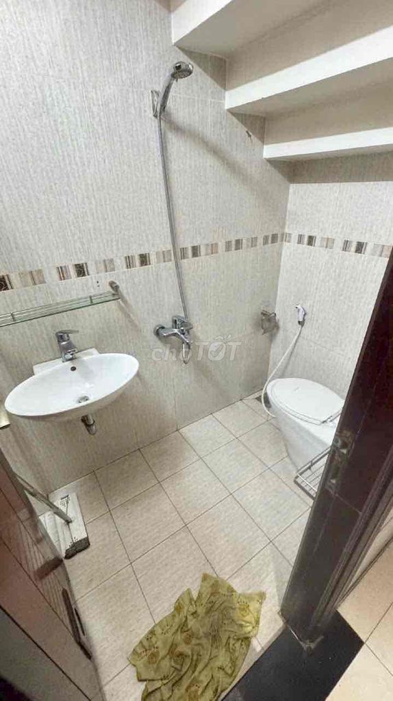 Rent 12 Mq0 at 4 X18 5 bedroom 4 toilets
