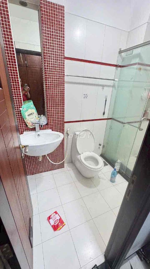 Rent 12 Mq0 at 4 X18 5 bedroom 4 toilets