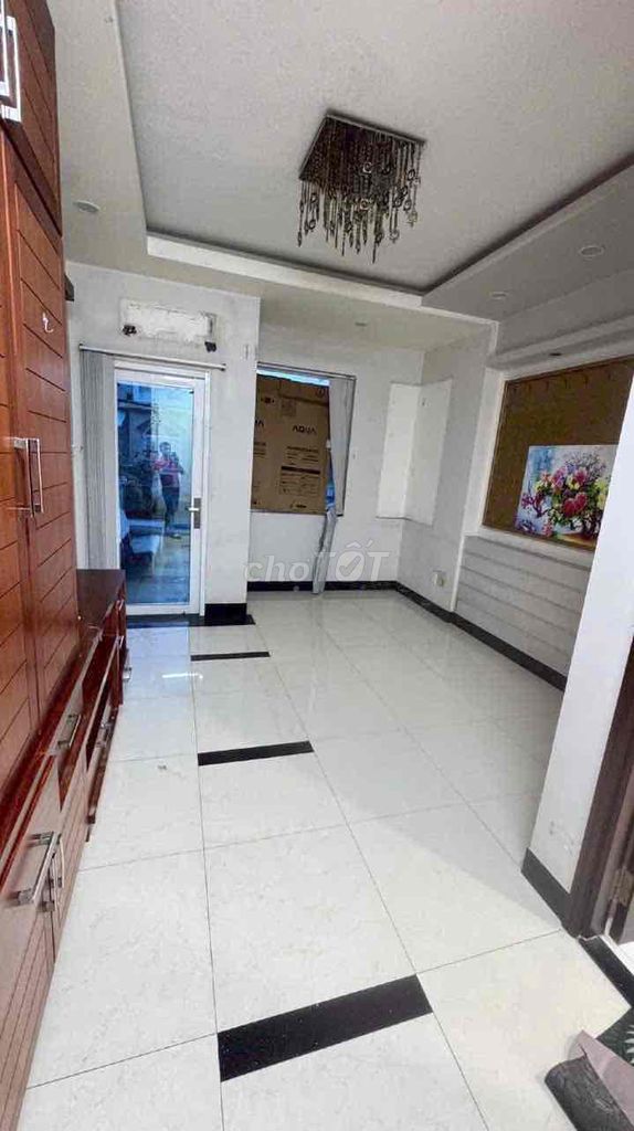 Rent 12 Mq0 at 4 X18 5 bedroom 4 toilets