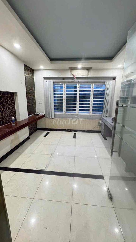 Rent 12 Mq0 at 4 X18 5 bedroom 4 toilets