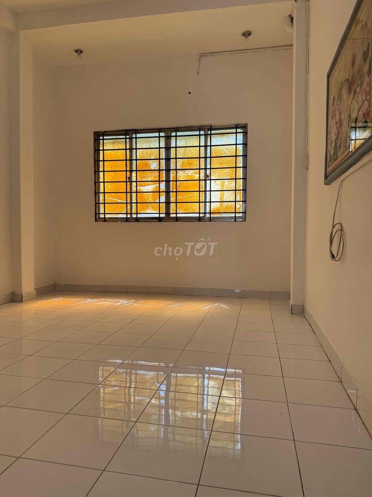Rent the entire front of Thống Nhất Gò Vấp.