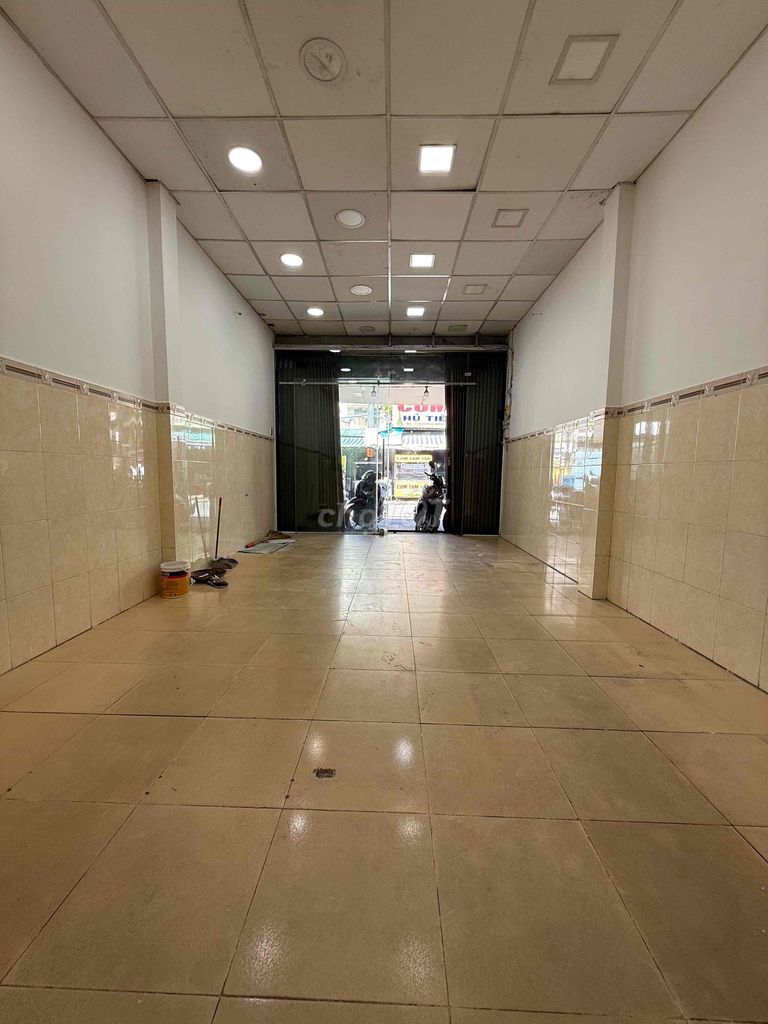 Rent the entire front of Thống Nhất Gò Vấp.