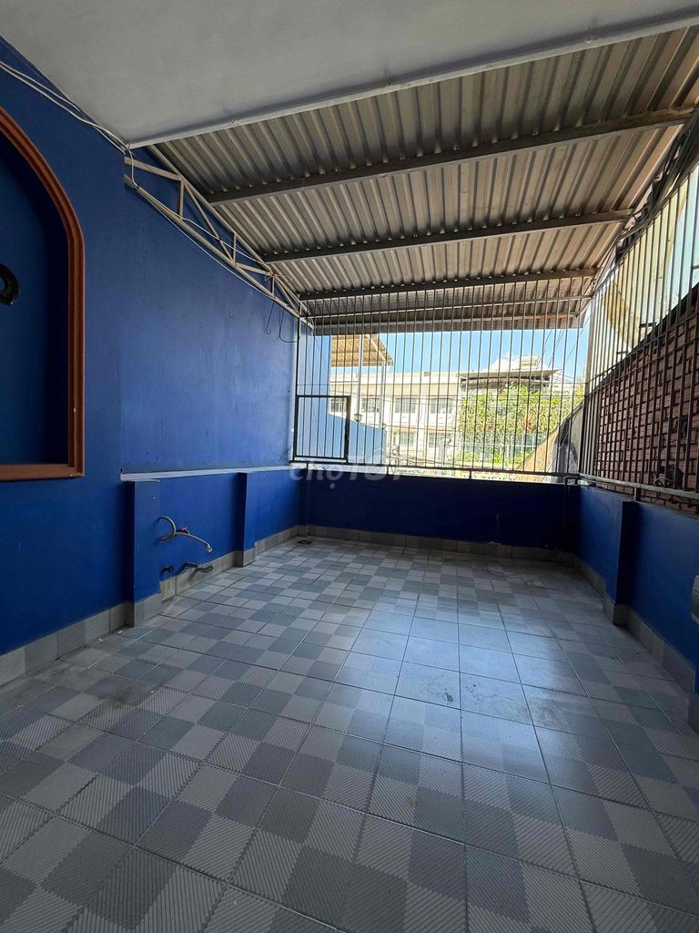 Rent the entire front of Thống Nhất Gò Vấp.