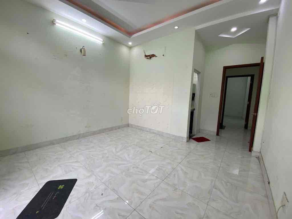 Rent a Thoại Ngọc Hầu Q0 lane car front-line - 4 meters x 11 meters