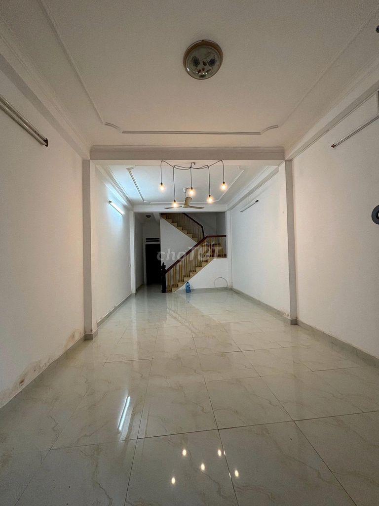 Let's rent out the original house.