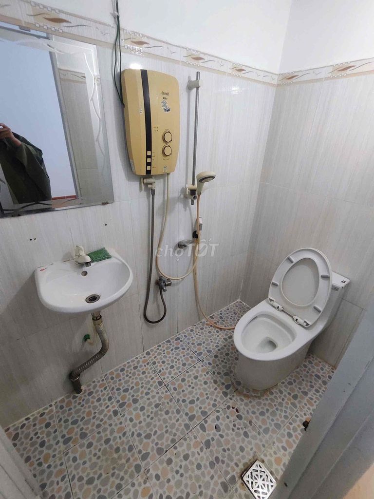 Room 2 million7 - private toilet - no brokership.