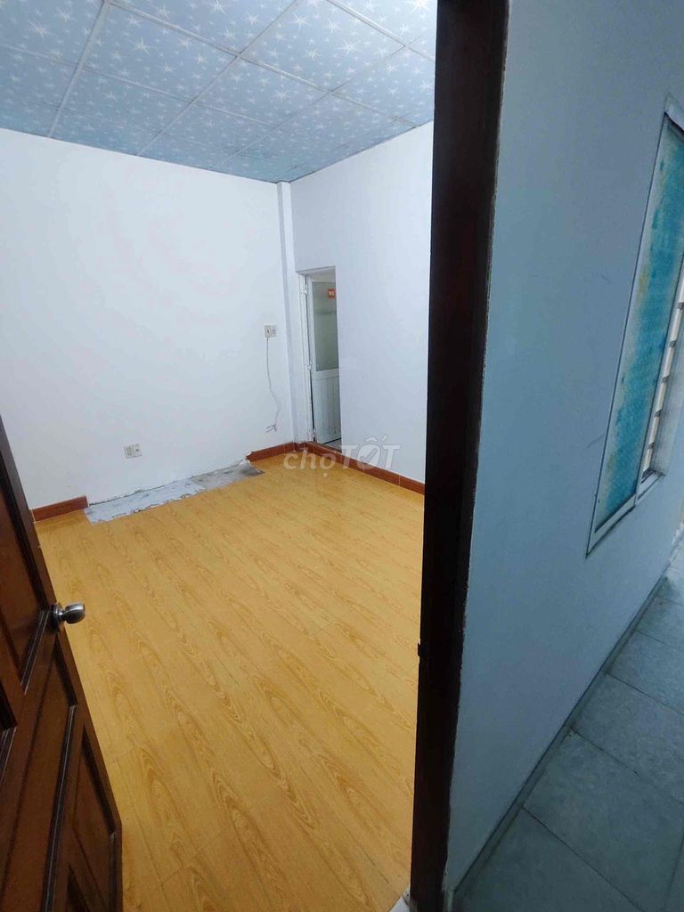 Room 2 million7 - private toilet - no brokership.