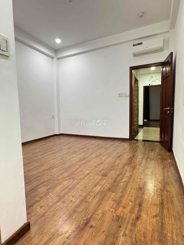 elevator room - air conditioning, bed shelves