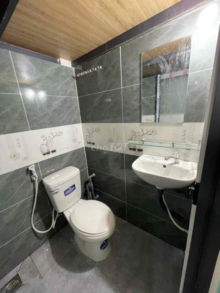 It's the owner who rents cheap student hotels in Gò Vấp district.