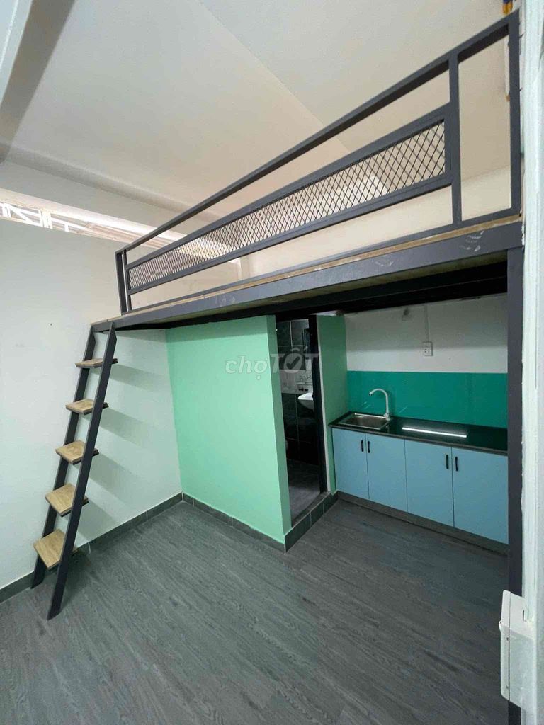 It's the owner who rents cheap student hotels in Gò Vấp district.