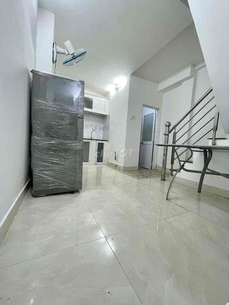 Rent the whole three bedrooms right here. Trần Văn Đang.