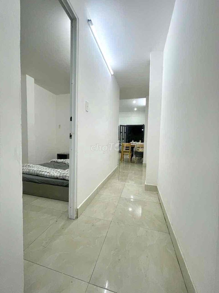 Rent the whole three bedrooms right here. Trần Văn Đang.