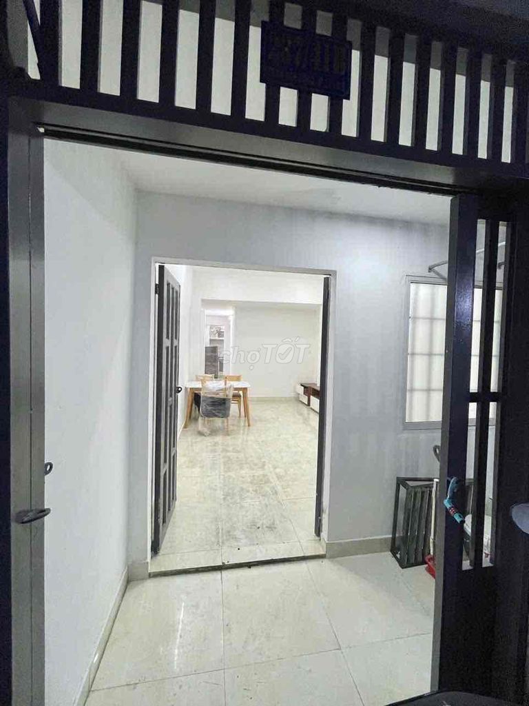 Rent the whole three bedrooms right here. Trần Văn Đang.
