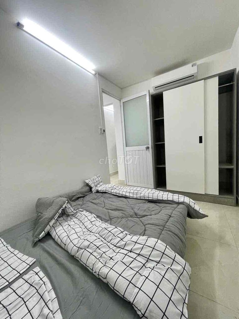 Rent the whole three bedrooms right here. Trần Văn Đang.