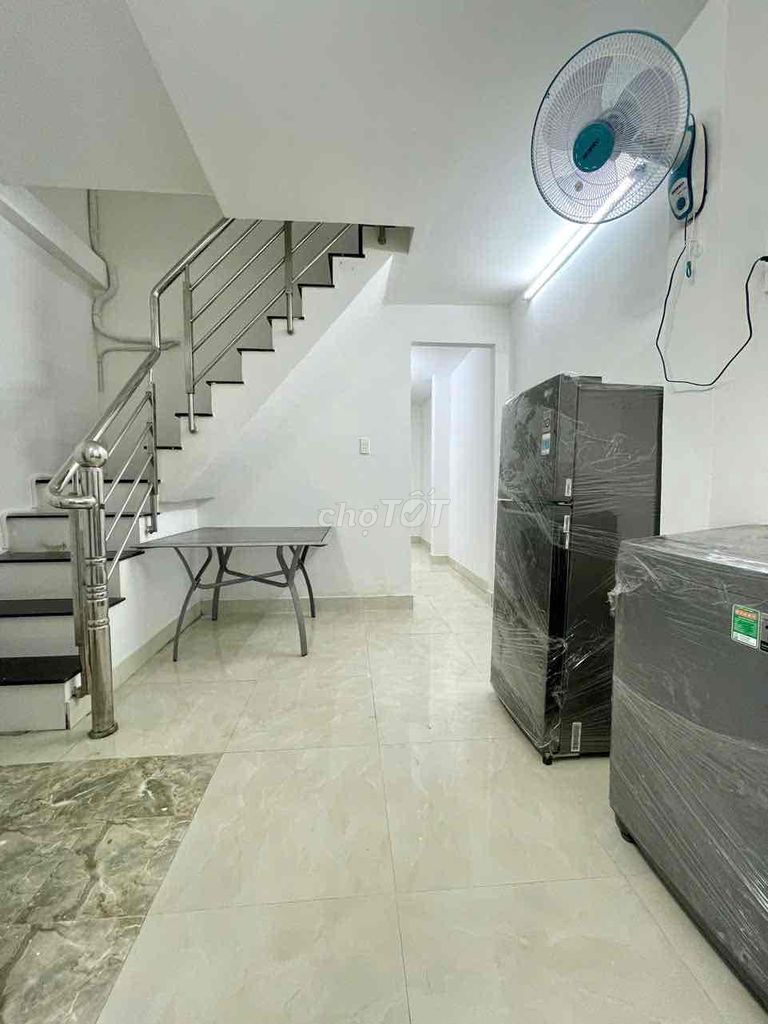 Rent the whole three bedrooms right here. Trần Văn Đang.