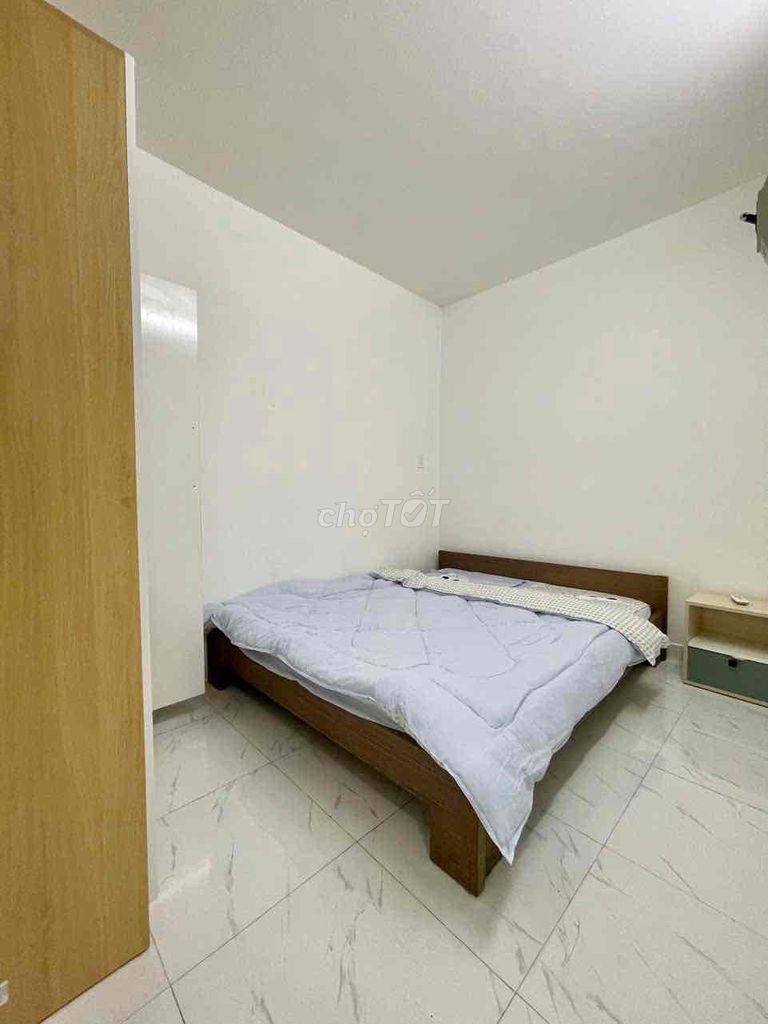 Rent the whole three bedrooms right here. Trần Văn Đang.