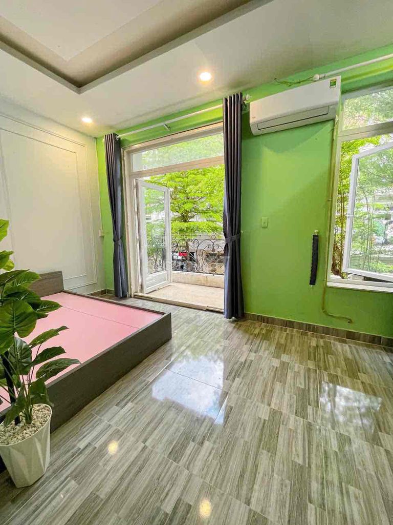 Rent the balcony studio, right here.