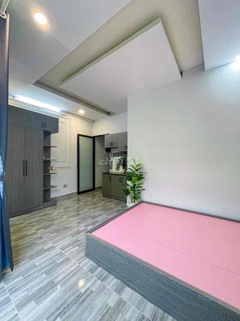 Rent the balcony studio, right here.