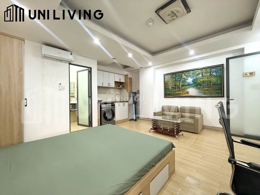 Ung Văn Khiêm has a nice room - you look like you want to move in now.
