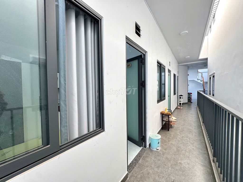Rent a full interior at the base of a Y-subvent.