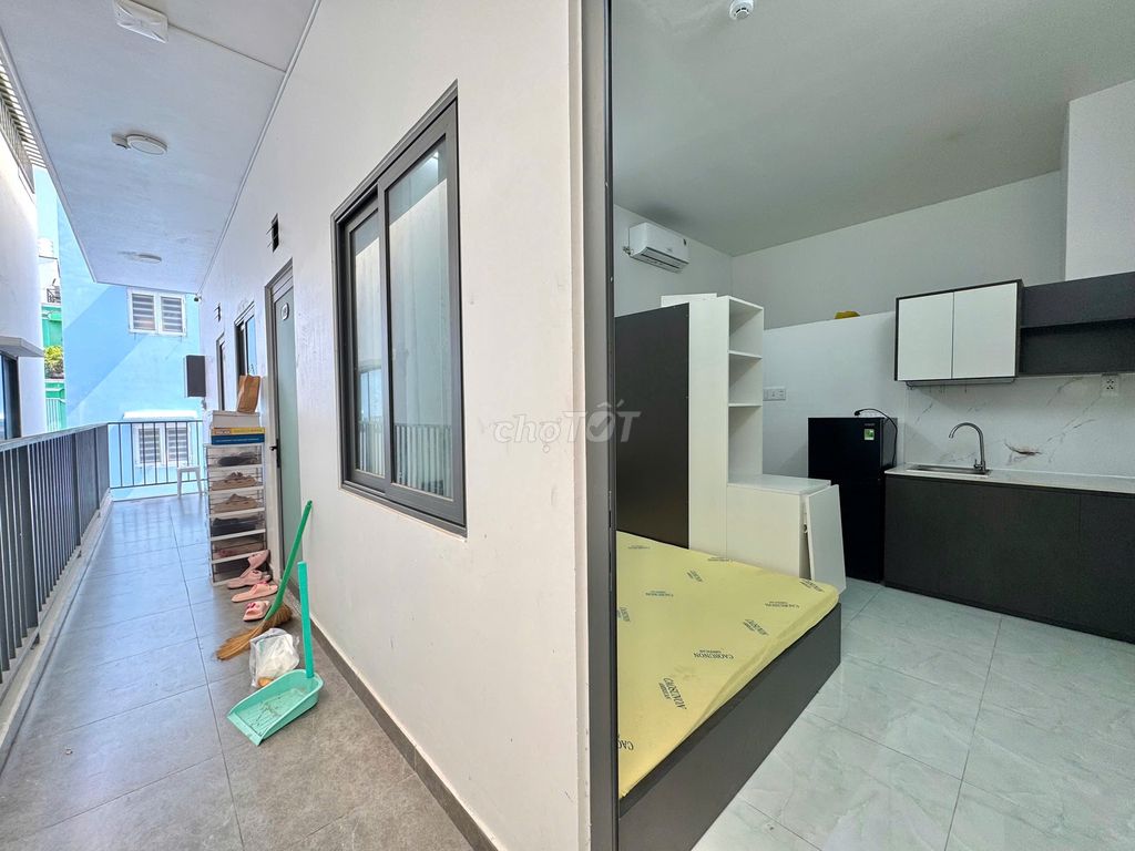 Rent a full interior at the base of a Y-subvent.