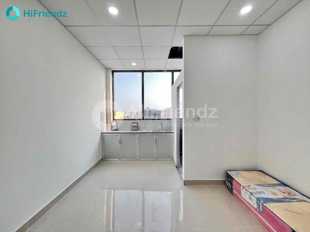 New window studio is in the center of 7 near Lotte mart
