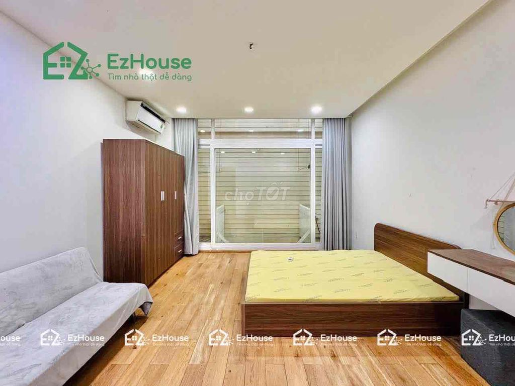 Room 35 square feet wide designed to clear the kitchen, comfortable enough, in the district 8 parking lot.