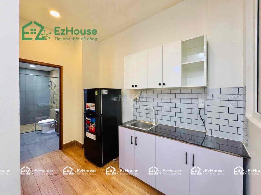 Room 35 square feet wide designed to clear the kitchen, comfortable enough, in the district 8 parking lot.