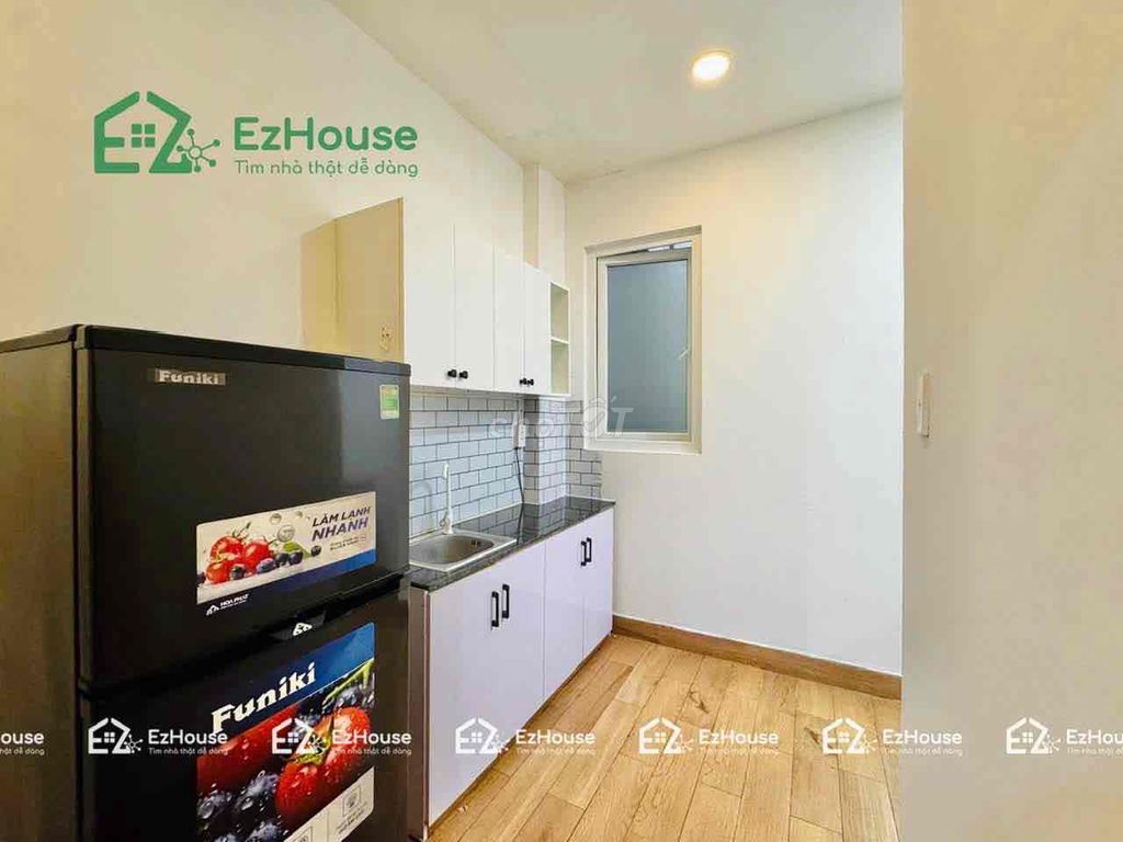 Room 35 square feet wide designed to clear the kitchen, comfortable enough, in the district 8 parking lot.
