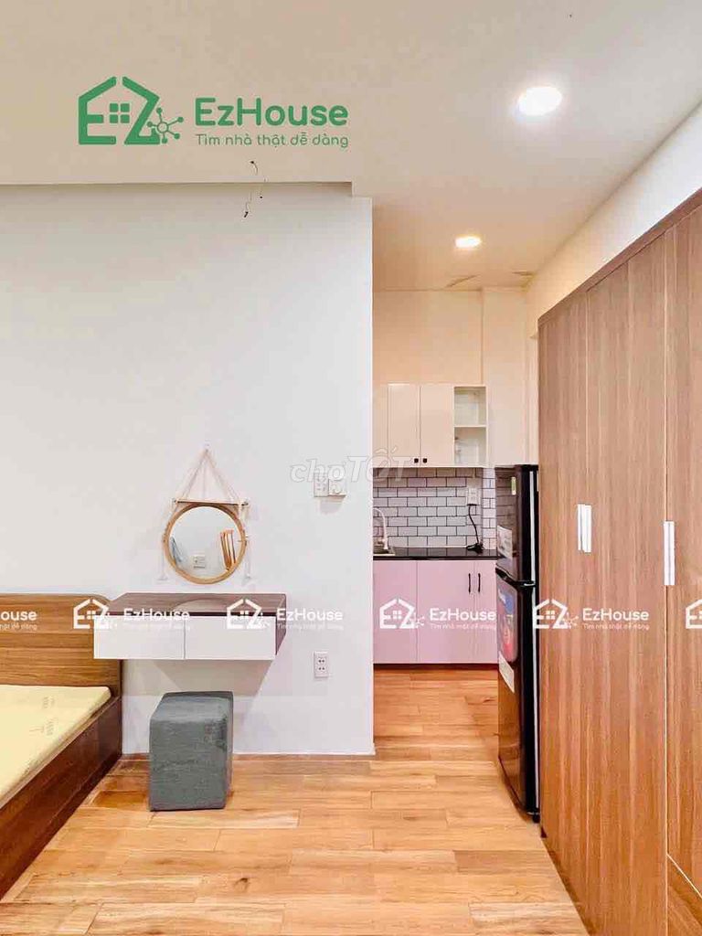 Room 35 square feet wide designed to clear the kitchen, comfortable enough, in the district 8 parking lot.