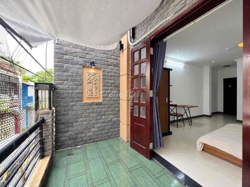 The new balcony studio -- Lý Thường Kiệt-Quen 11