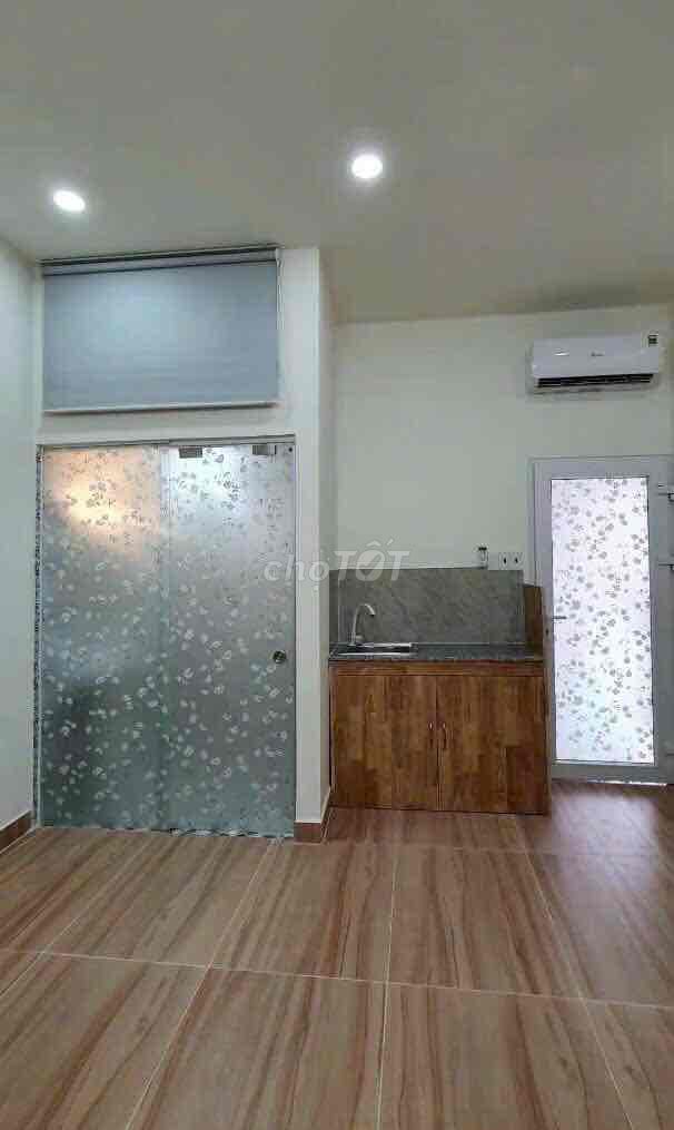 Ground 27mm, State of August, Nice Room.
