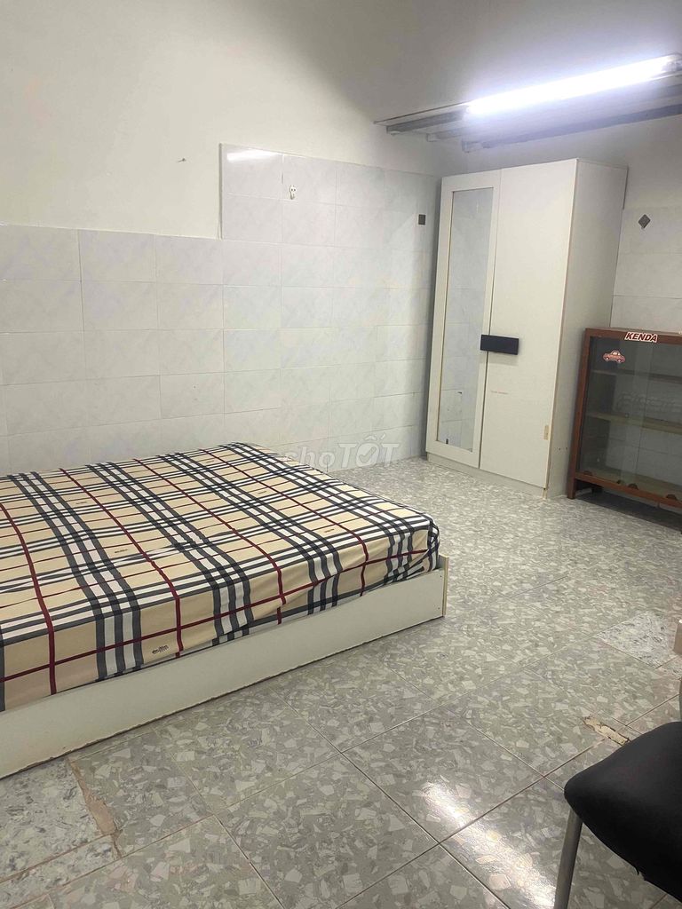 Rent the main room full of cheap furniture near Tân Bình market