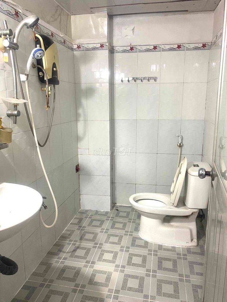 Rent the main room full of cheap furniture near Tân Bình market