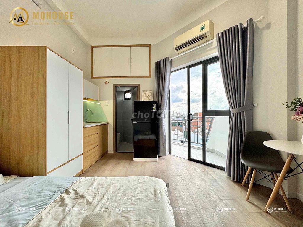 The low-priced hotel room is full of furniture, balconies, just built right at Tân Phú.