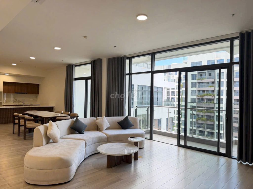 Rents a penthouse 3 bedroom 220 M level 55 million per month.