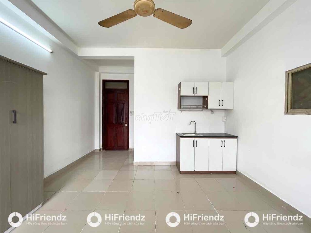 The open banding hotel for cheap rent has air conditioning in Phan Anh.