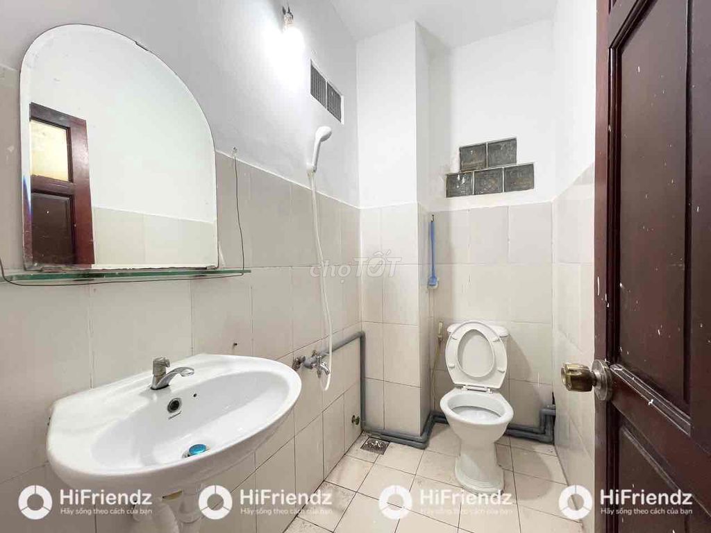 The open banding hotel for cheap rent has air conditioning in Phan Anh.