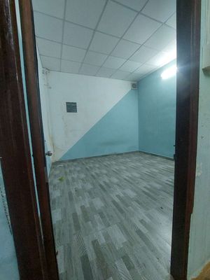 Rent the entire plastic alley 6 M Lạc Long Quân, near the shower floor