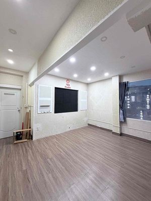 renting a super open-and-free balcony