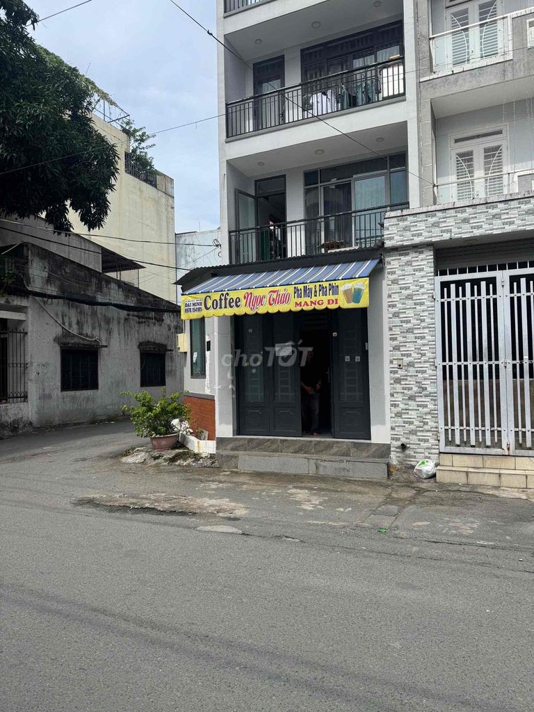 The owner rented the hotel room on the corner of the 3 major alley - Lê Đức Thọ, Gò Vấp