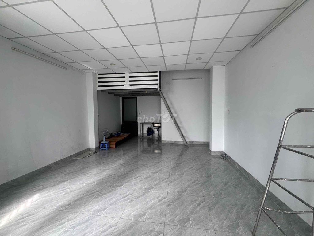 The owner rented the hotel room on the corner of the 3 major alley - Lê Đức Thọ, Gò Vấp