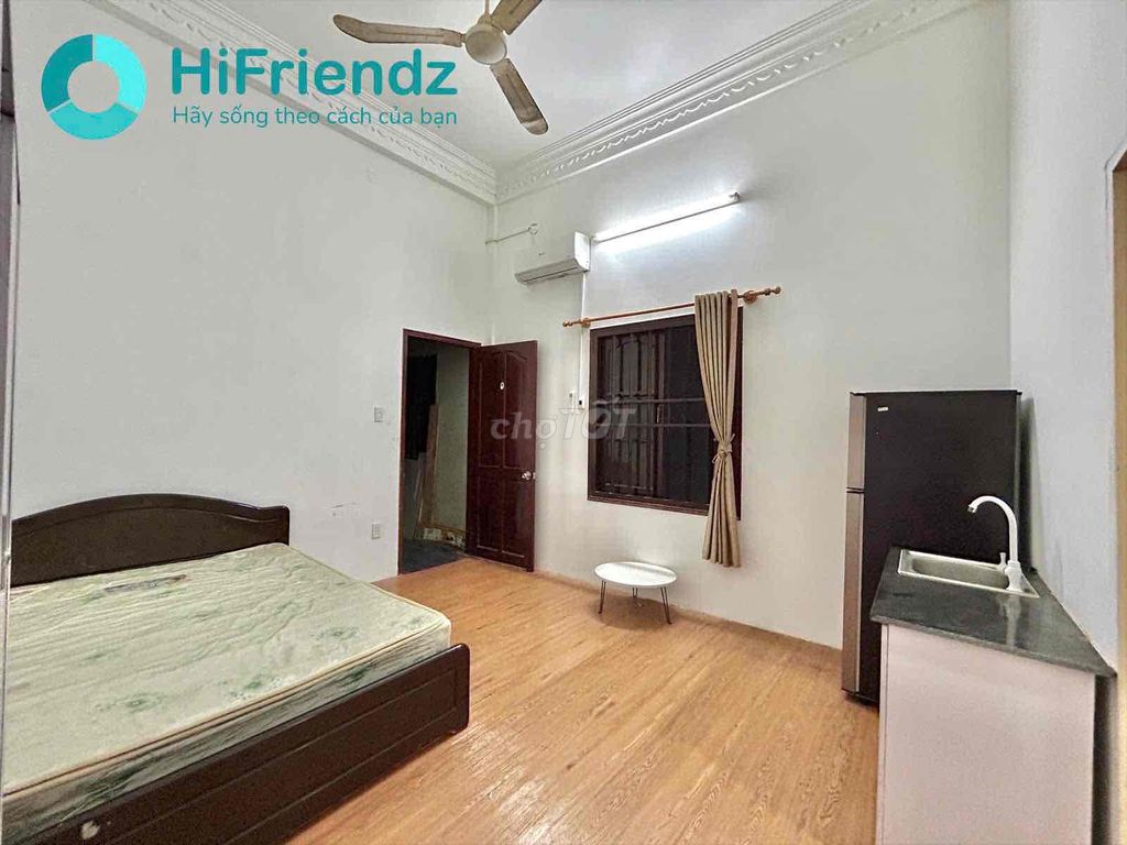 low-priced hotel room full interior of the airport suitable students
