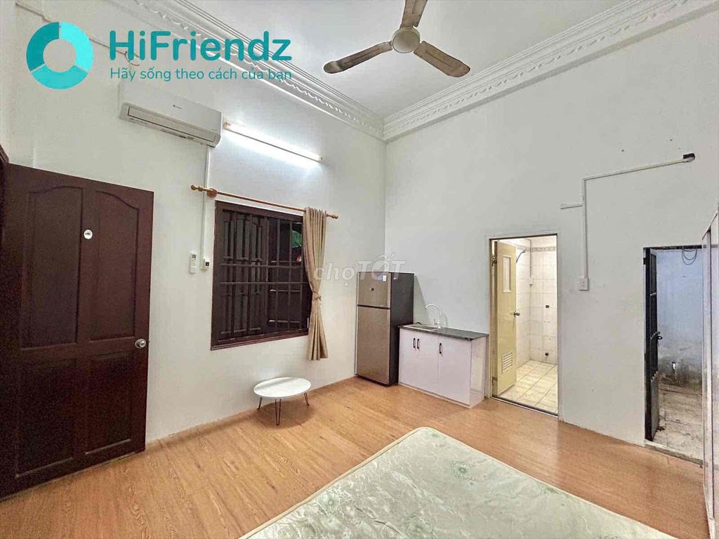 low-priced hotel room full interior of the airport suitable students
