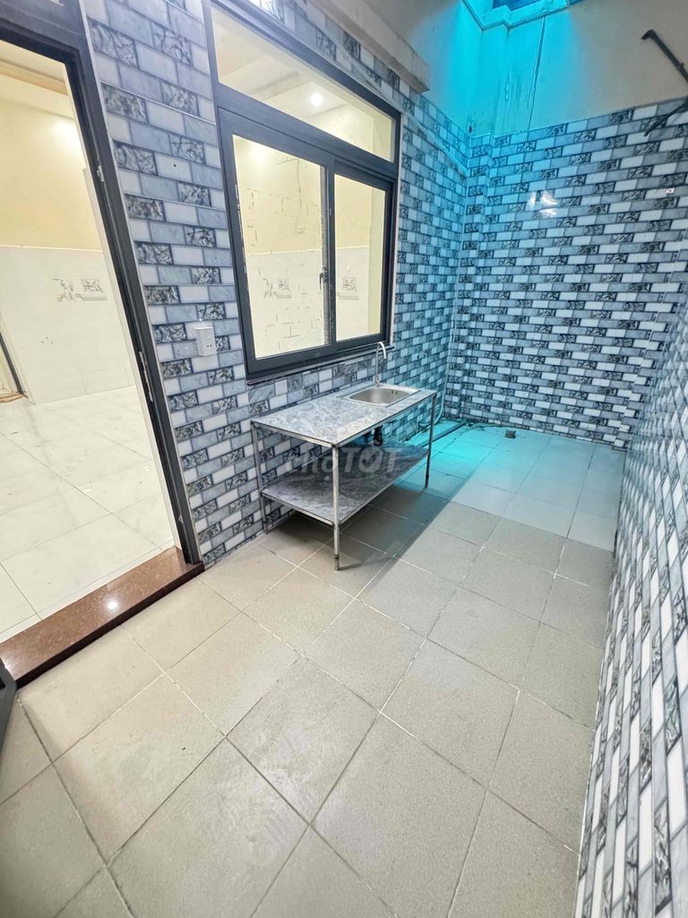 Rent a service room right away.