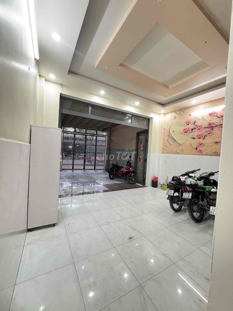 Rent a service room right away.