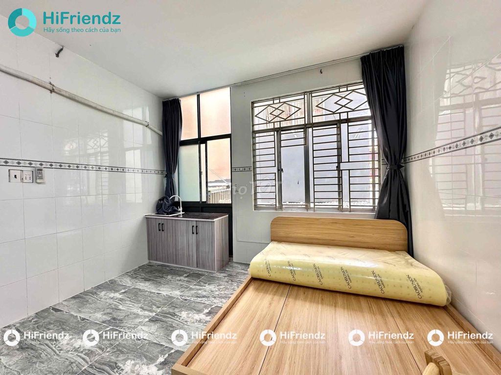 The studio is 30 meters wide, right near the 8th district terminal, going to the super-duh school.